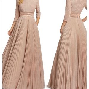 Rose gold. matching clutch bag will fit height 5 ft to 5’4” perfect condition